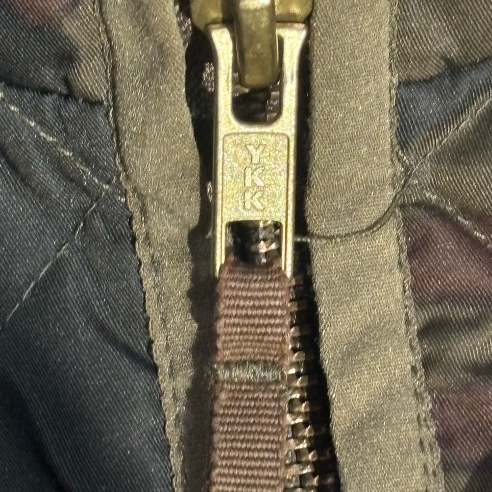 J.Crew Camo Quilted Down Puffer Vest Men’s‎ Small Green Zip Insulated Sleeveless - Picture 4 of 14